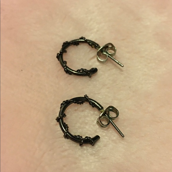 Small hoop earrings bundle - Picture 3 of 8